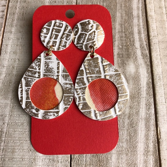 NWT Earrings 2 Pair Set, Faux Leather light weight - Picture 2 of 8